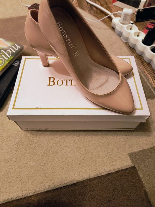 De vânzare pantofi dama