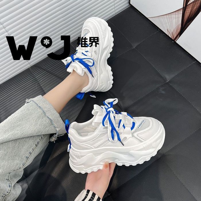 В наличии кроссовки