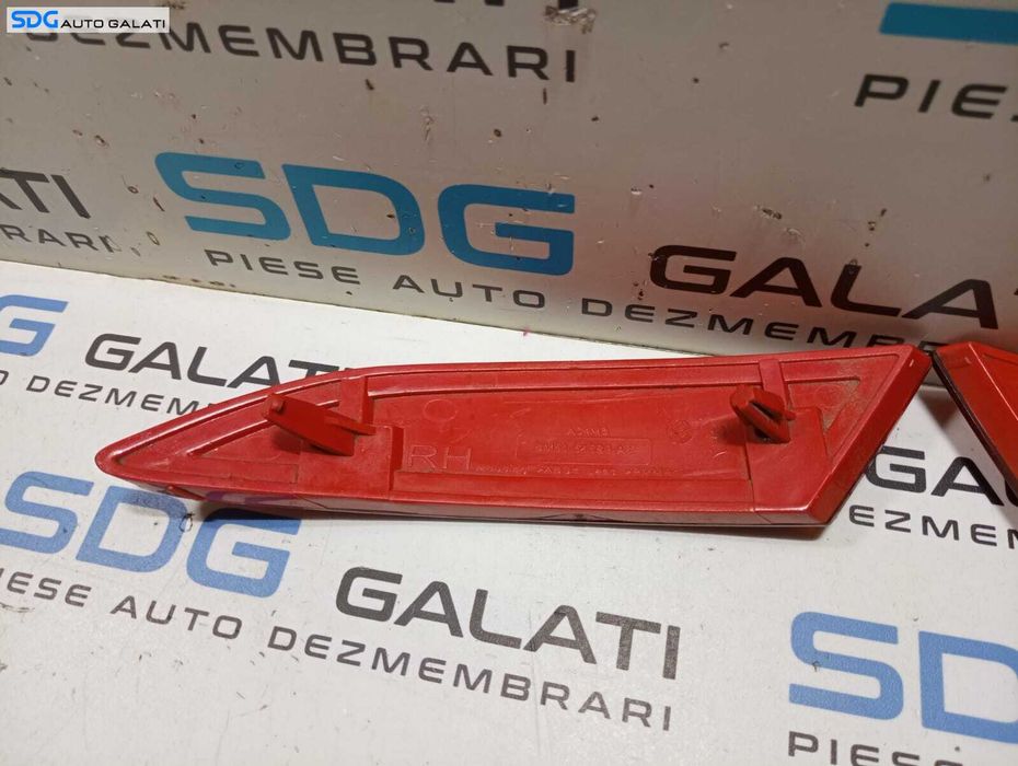 Set Reflectoare Catadioptru Ochi Pisica Stanga Dreapta Spoiler Bara Spate Ford Focus 3 2010 - 2018 Cod BM51-515C0-AE BM51-515B0-AE [M4984] [M4985]