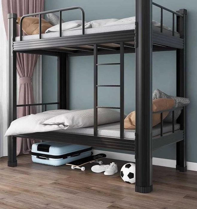 Двухъярусная кровать с металлическим каркасом