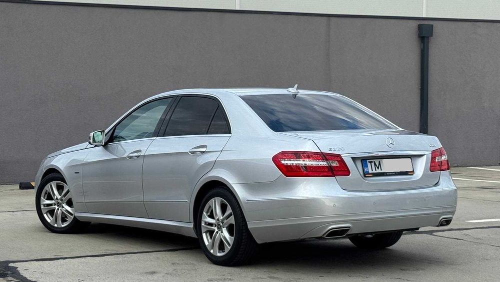 Mercedes-Benz E 220 KLASS Avantgarde 2.2 CDI Diesel BlueEffciency