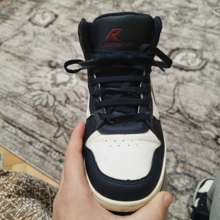 Нови обувки runners