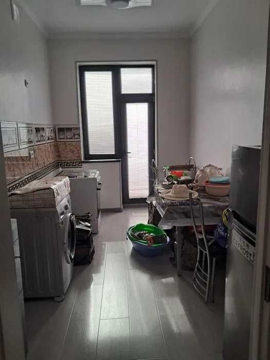 Янги домдан   1 хонали квартира сотилади Шарк-1