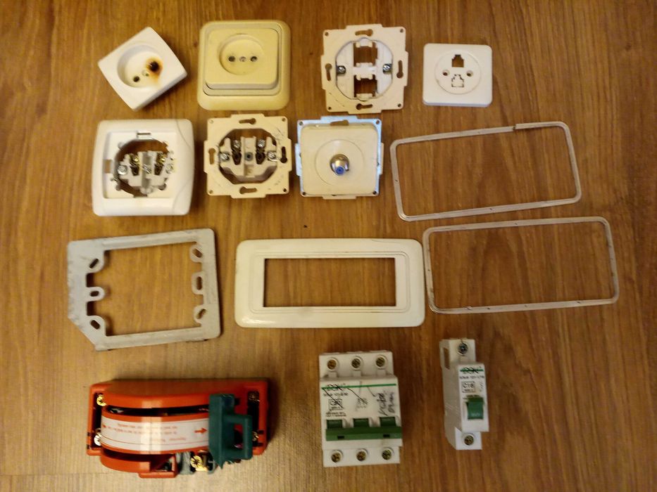 Полурабочие и нерабочие электрозапчасти, адаптер.Цена 20 тыс за все
