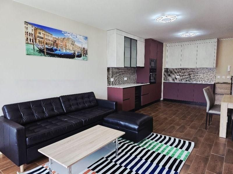 Дава се под наем Двустаен апартамент в София, Център - 70 кв.м за 946.56 € - Снимка #1