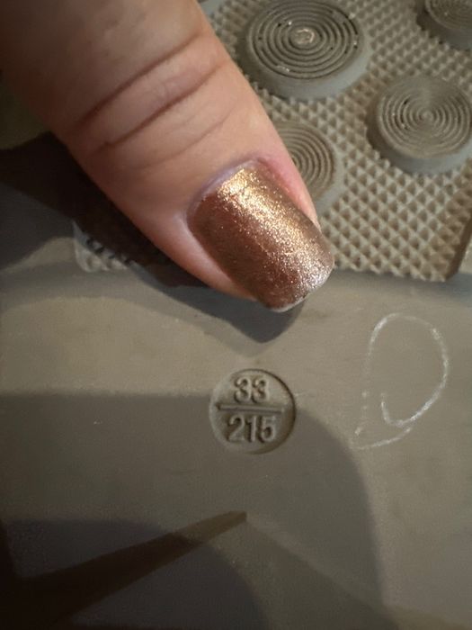 Продам туфли на девочку в первый класс 33-й размер