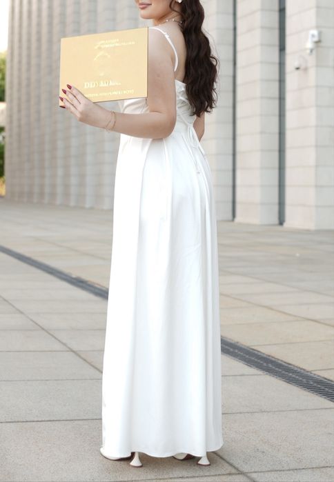 Элегантное белое платье