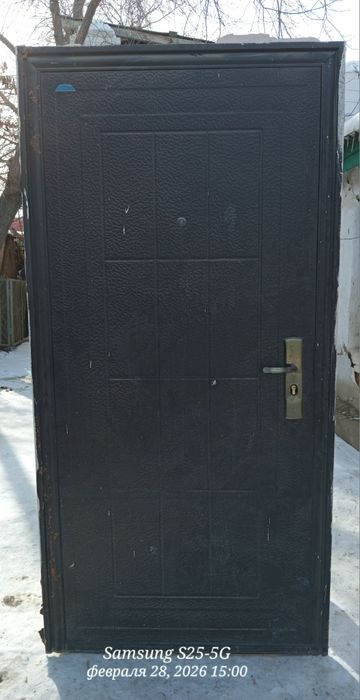 Продам две двери металлические.