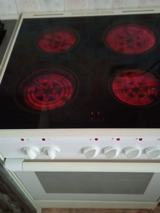 Продам электрическую плиту.