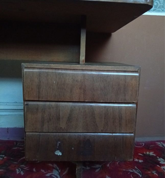 Письменный стол