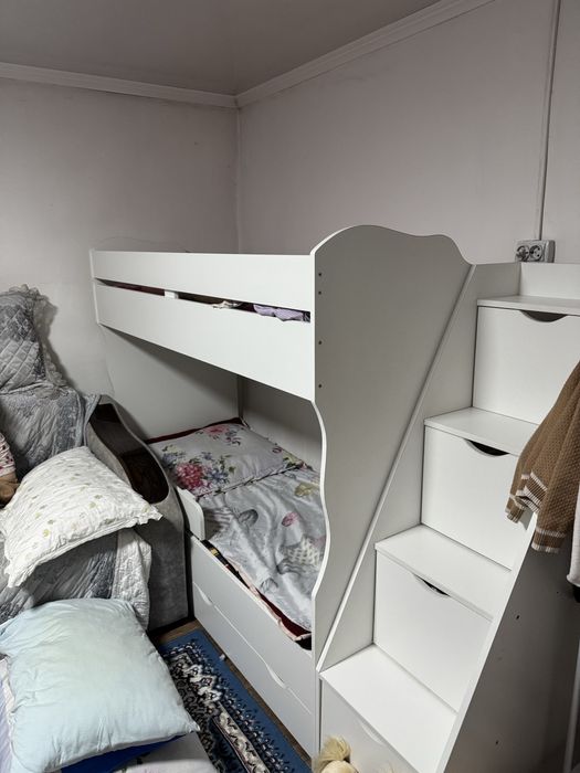 Двухьярусный кровать