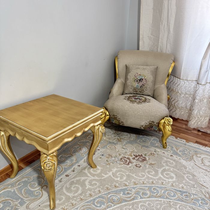 Кресло с журнальный столиком