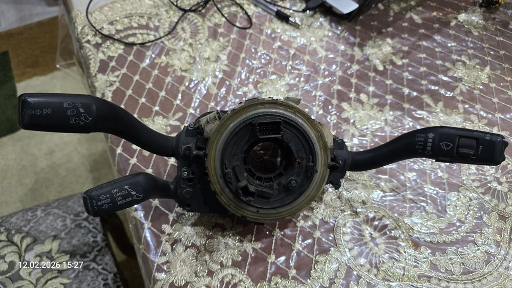 Продается Переключатель поворотов и дворников (стрекоза) Audi A6 А8 (C