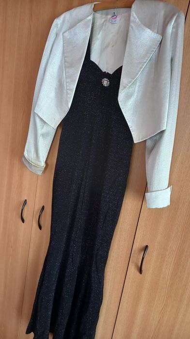 Vand rochie eleganta neagra lunga cu blezer argintiu