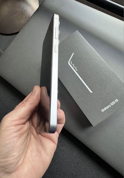 Samsung galaxy S25 FE fullbox