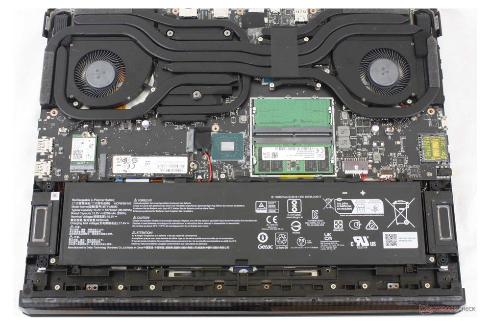 NVIDIA GeForce RTX 4070 8GB/Intel Core i7-13700HX/16GB RAM DDR5/1TB SSD NVMe/17.3 Quad HD IPS 240hz/MSI Raider GE78 HX 13VH геймърски лаптоп gaming