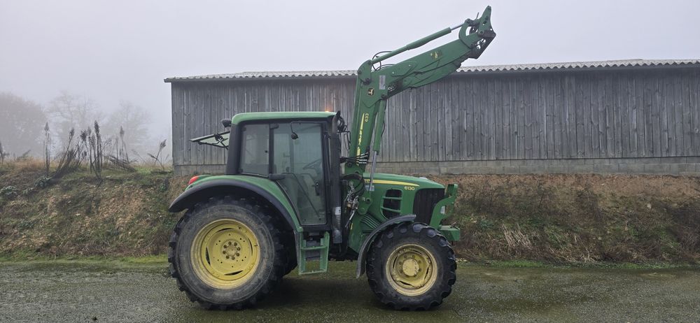 Tocator john deere 6130 cu incarcator frontal 85 cai am 2010 . Ca 6230