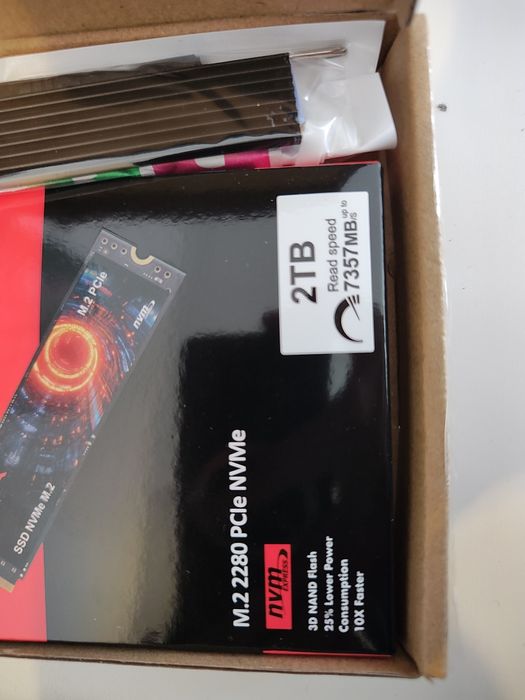 SSD nvme 2TB pcie4.0, NOU, sigilat, cu radiator inclus, vizeze până la 7000mb/s