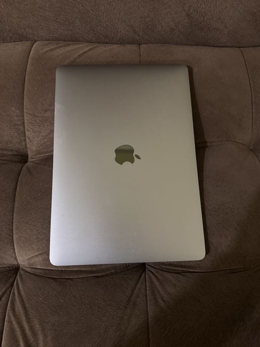 Macbook pro 2020 13inch 512gb