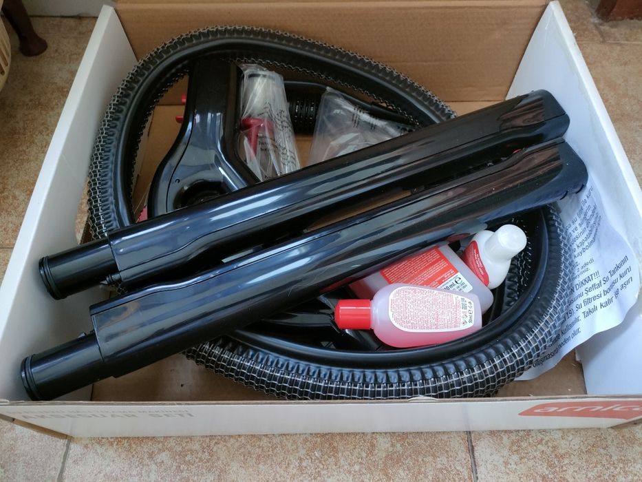 Перяща прахосмукачка 2400W, Arnica Hydra Rain Plus, Турбо четка, Функция „издухване”399, НЕРА филтър