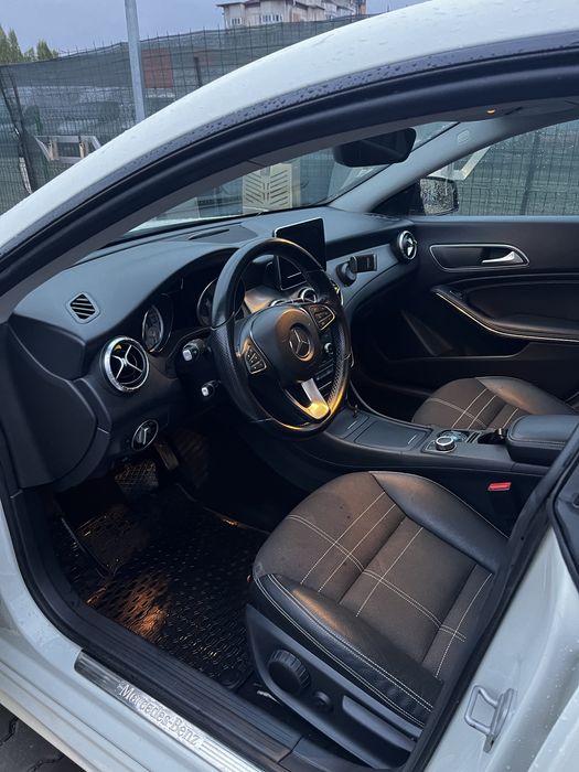 Mercedes Benz CLA220