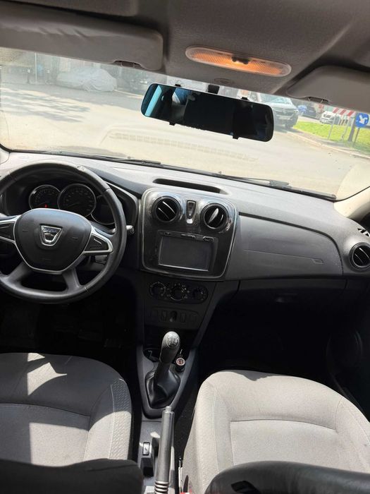 Vând Dacia logan
