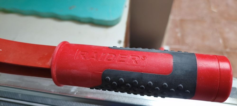 Професионална машина за плочки RAIDER RD-TC18