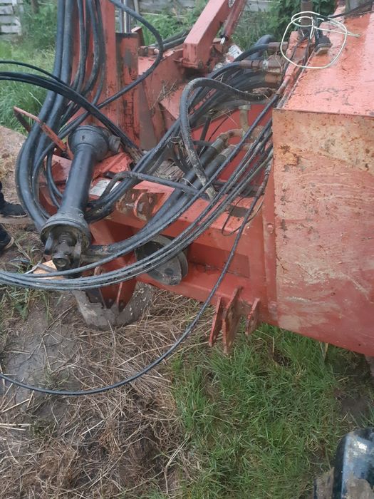 Vând, schimb cu  alte utilaje tocător de resturi vegetale braț de 8m