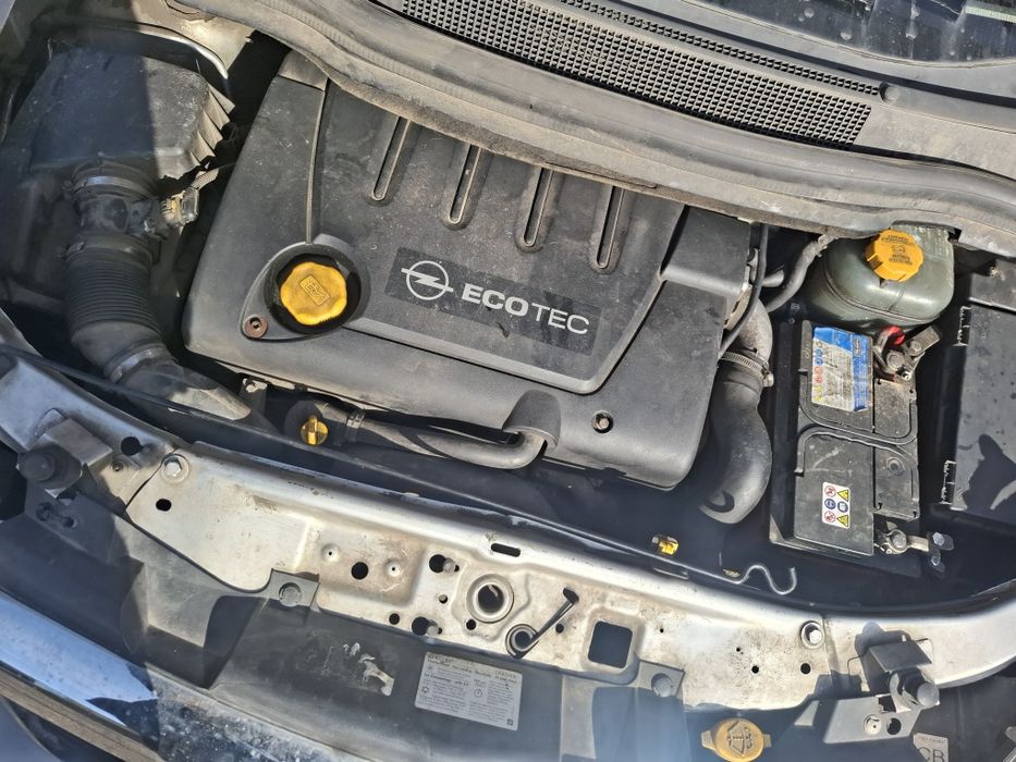 Dezmembrez opel zafira an 2006 motor 2.2 diesel orice piesa disponibil