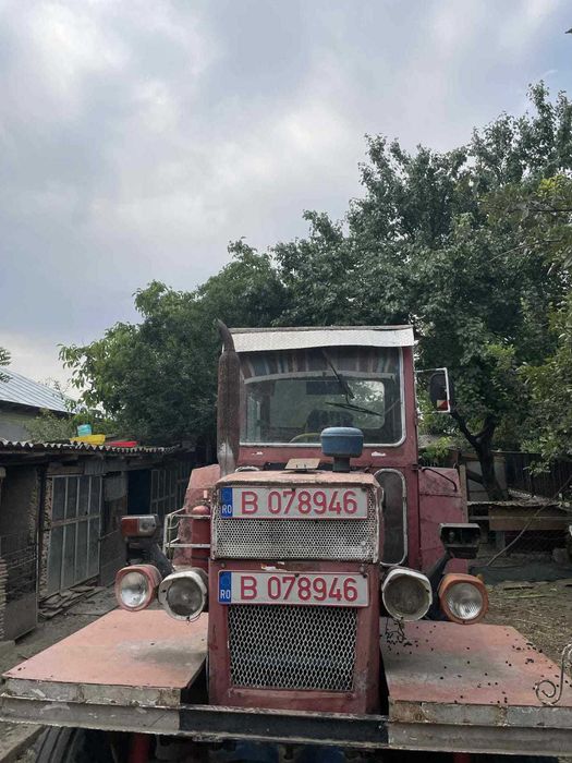 Vand tractor u650 cu utilaje si separat