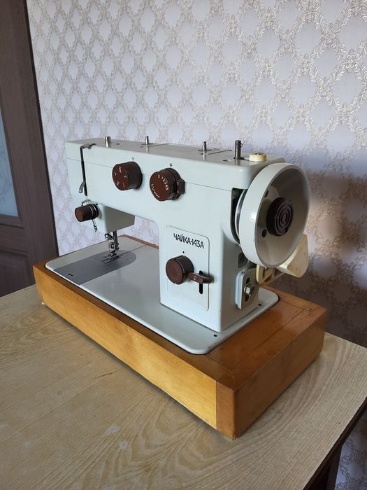 Швейная машинка Чайка