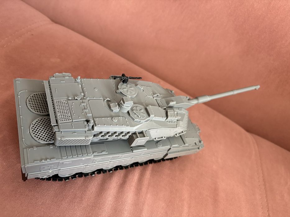 Играчка - Декор Танк Leopard 2 A7