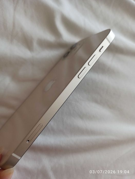 Продавам телефон Apple iPhone 12