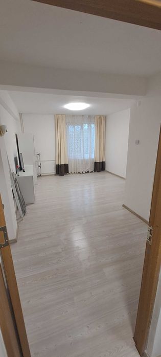 GARSONIERĂ DE VÂNZARE