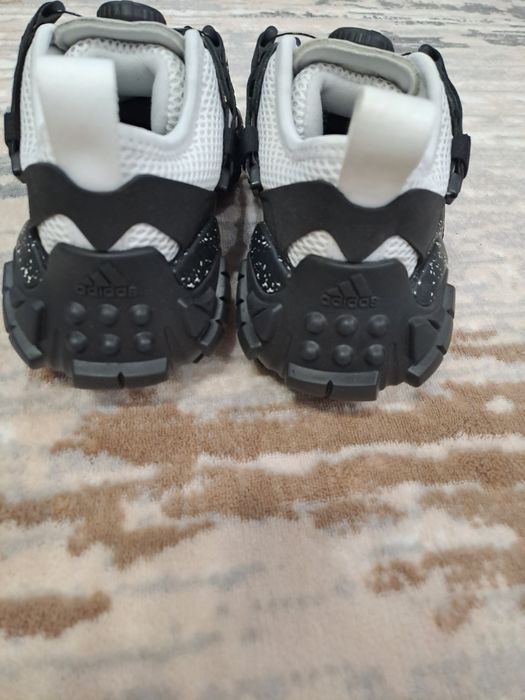 Adidas x HYKE AH-002 fl
WHITE