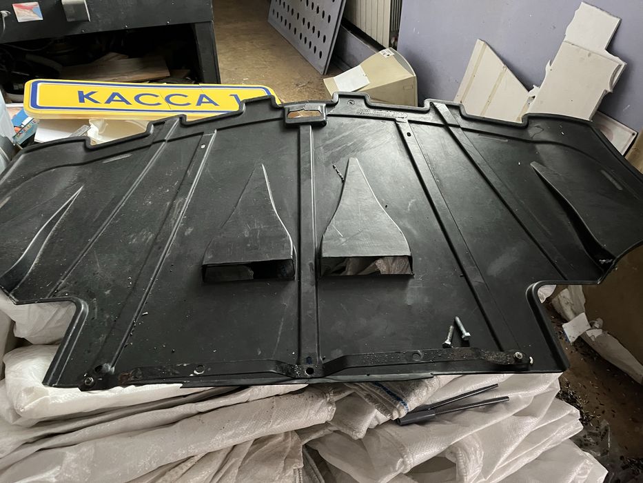 На АУДИ А6С4 по мелочи