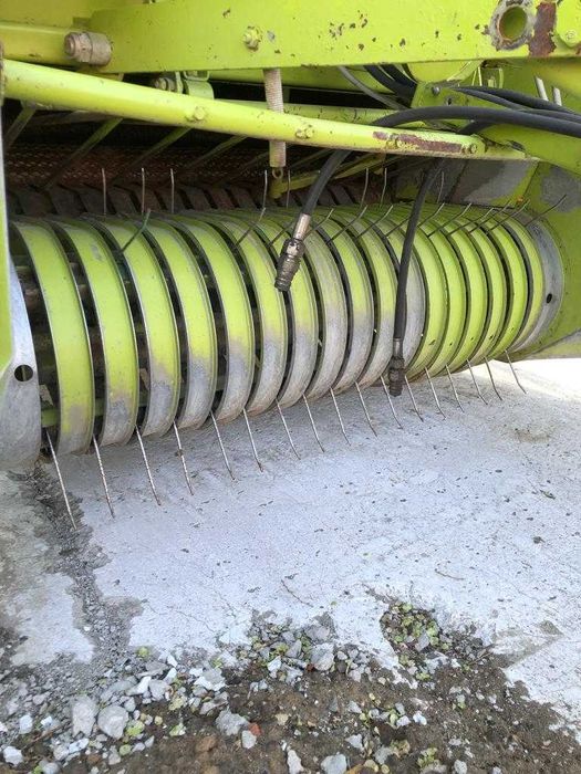 Рулонный пресс-подборщик Сlaas Rollant 46 с Европы