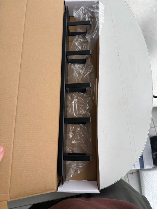 Нова стенна закачалка CONNEU – метална, 5 куки