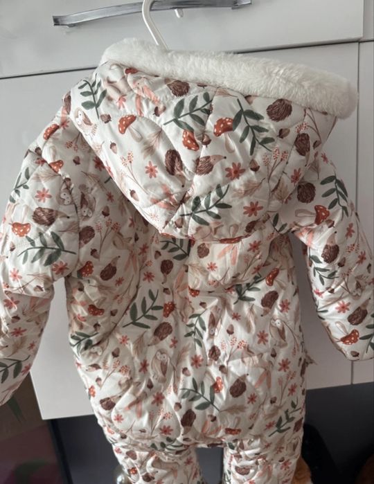 Combinezon Primark cu botosi mas 9-12 luni