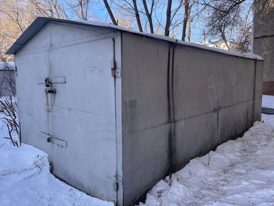 Металлический гараж.