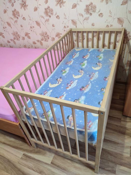 Кроватка детская с матрасом