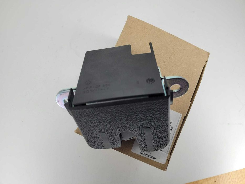 Broasca portbagaj Haion VW Touran, Golf 5 6 7 Passat B7 Montaj Gratuit