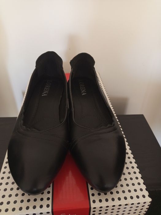 Продаётся женская обувь.