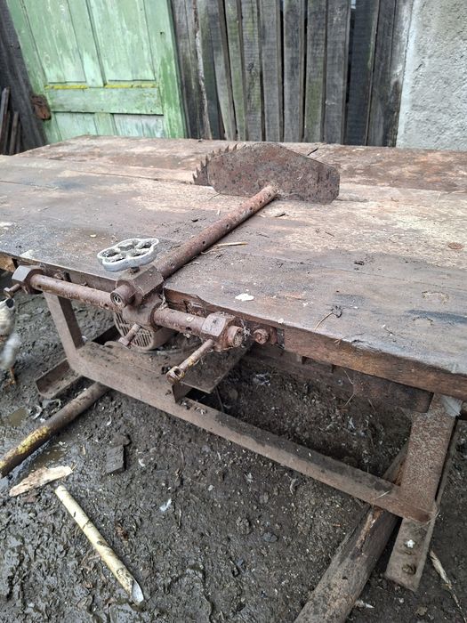 Vând circulă cu abric