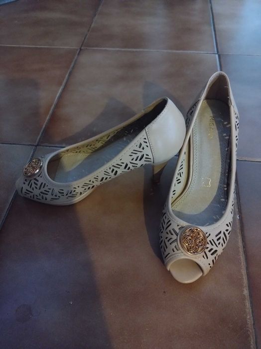 Обувки  на нисък ток