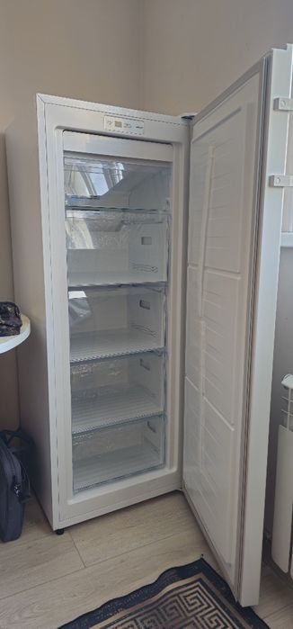 Продам морозильник Hisense новый модель FV191N4AV1