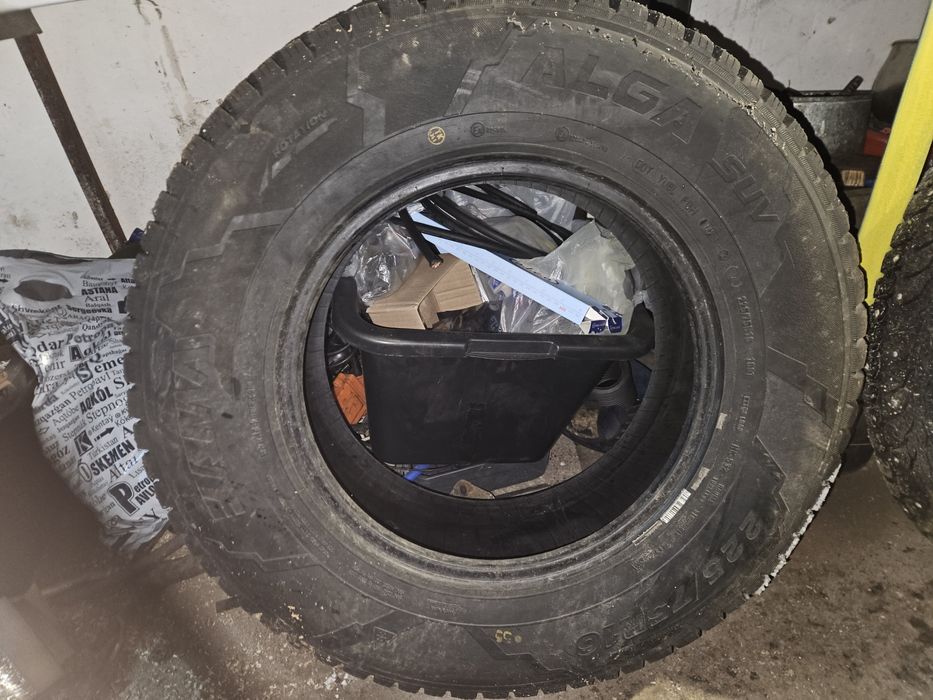 2 Шины шипованные 225/75 R16