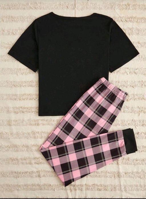 Дамска пижама НОВА