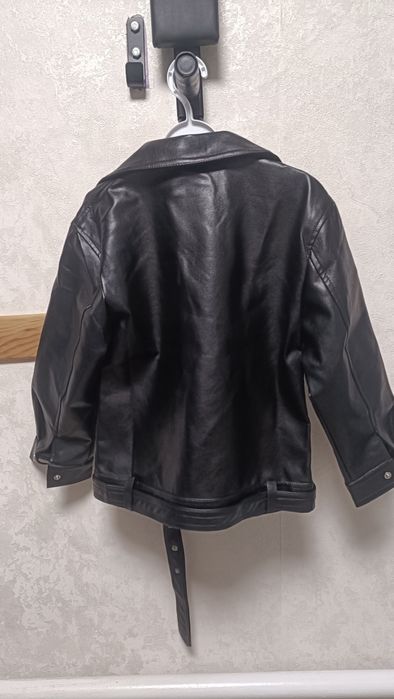 Продам куртку для девочки