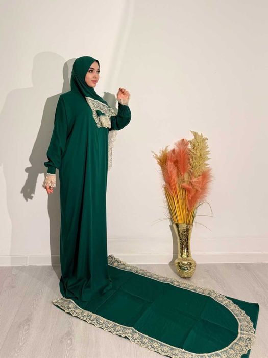 Намазник с хиджабом, Женское молитвенное платье с молитвенным ковриком